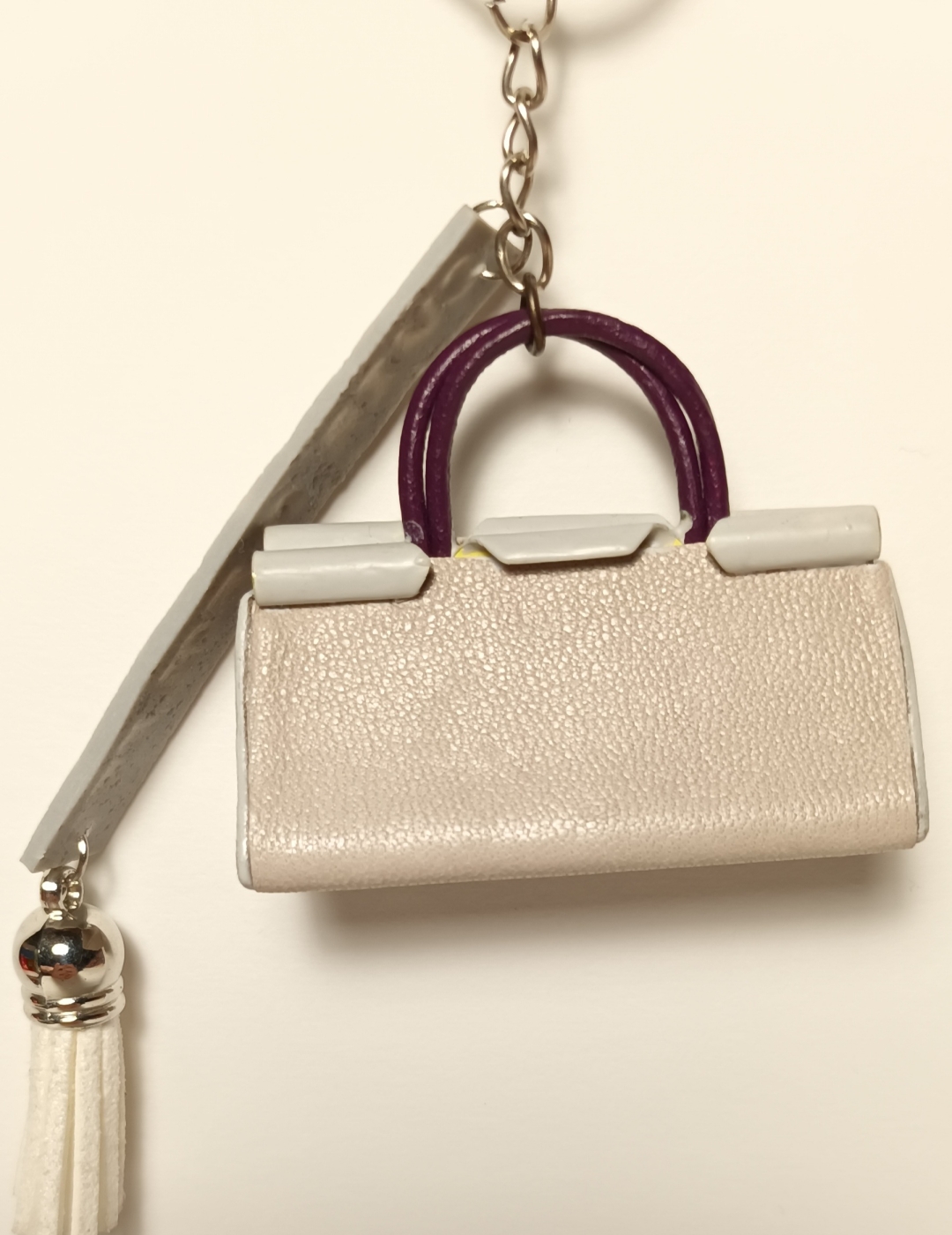 Porte-clés sac gris clair