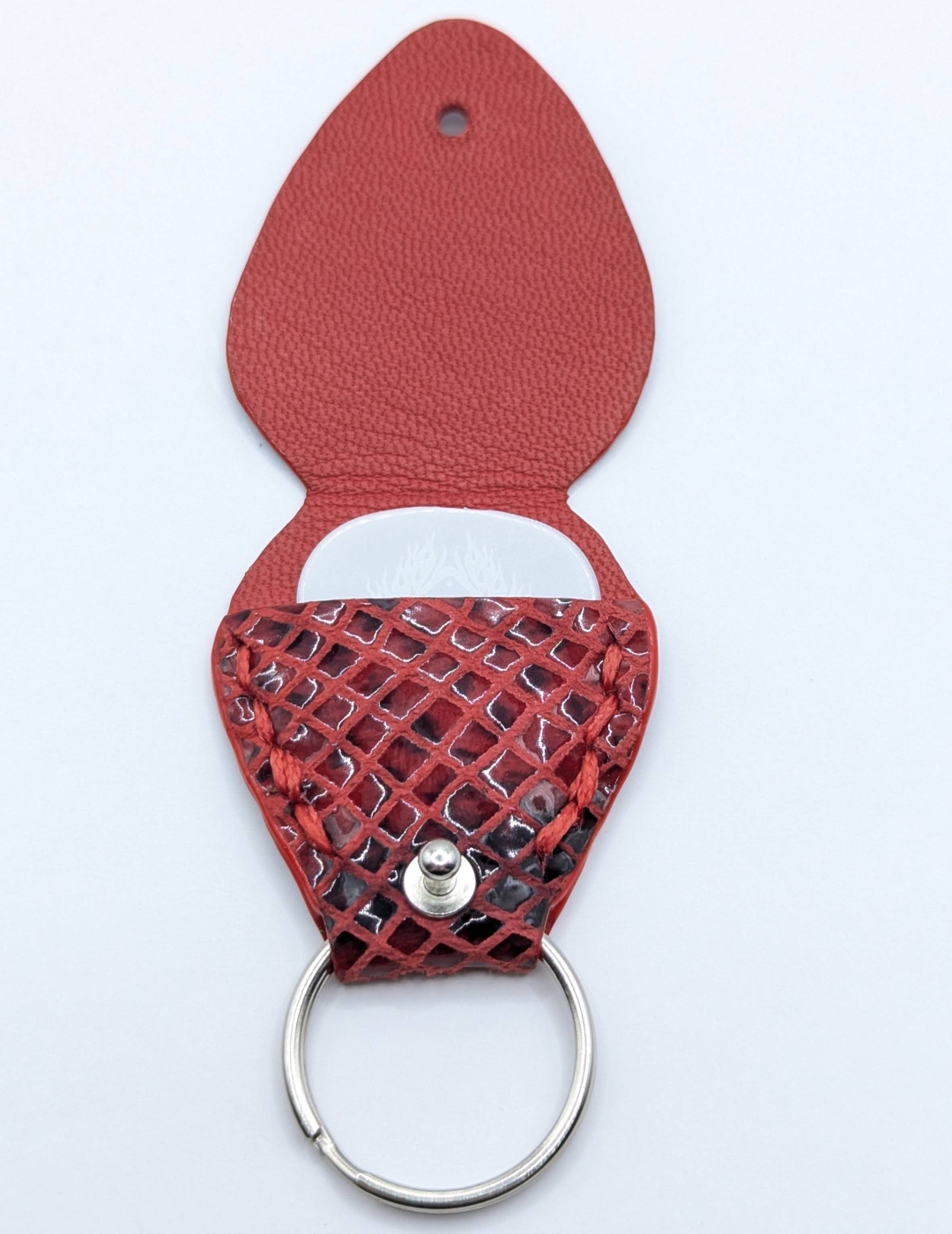 Étui à médiator Rouge et noir imitation serpent