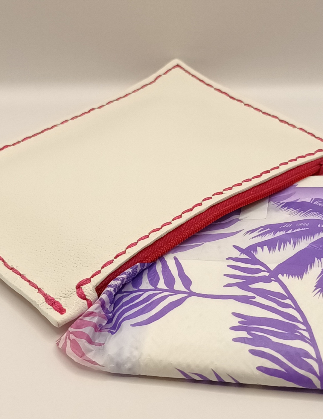 Porte-monnaie blanc et bordeaux