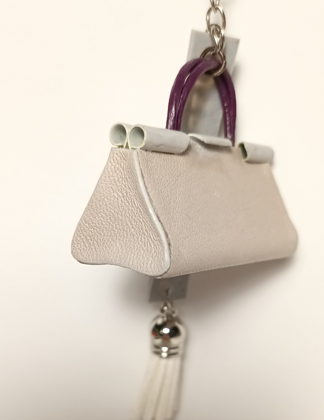 Porte-clés sac gris clair