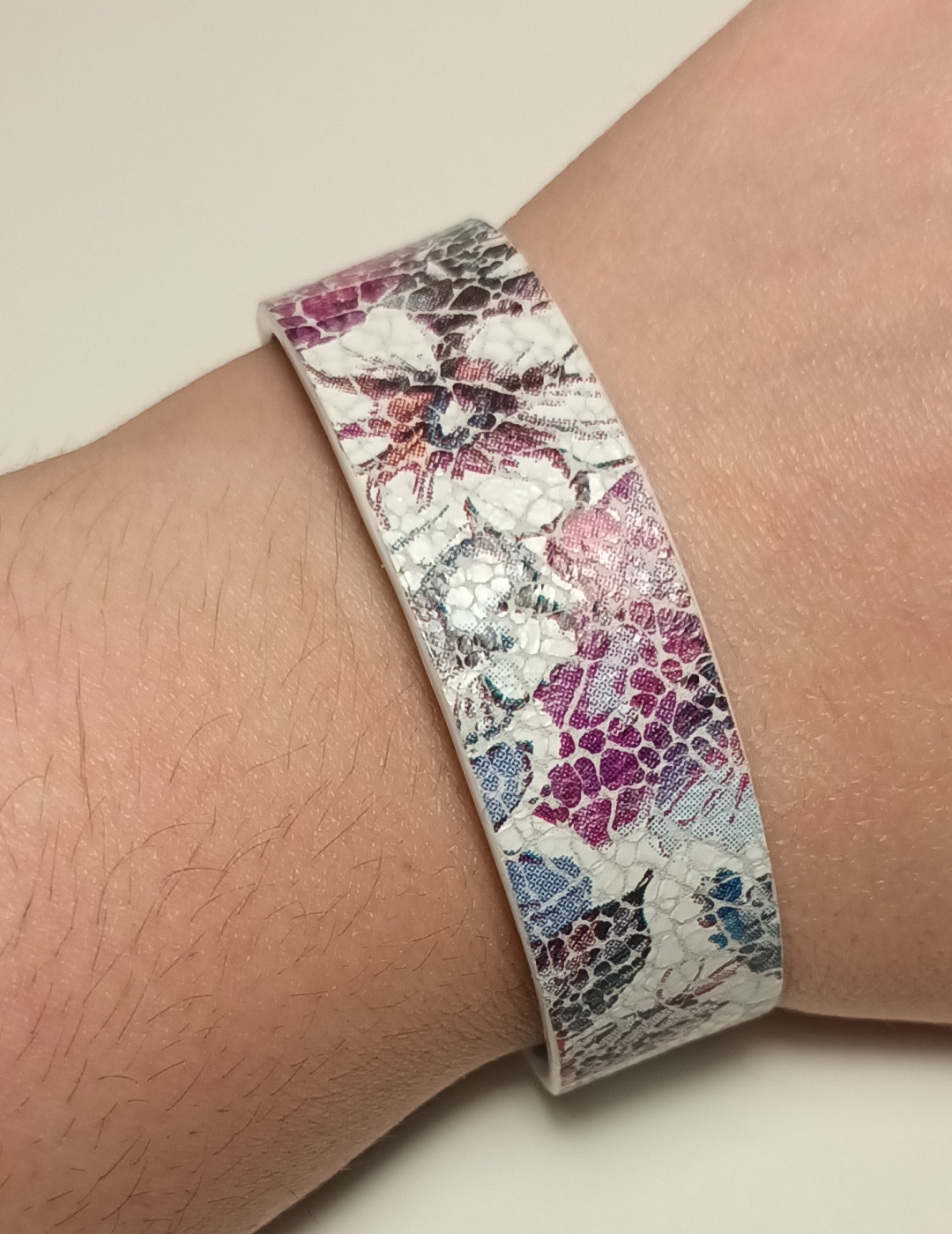 Bracelet fleuri pastel effet céramique