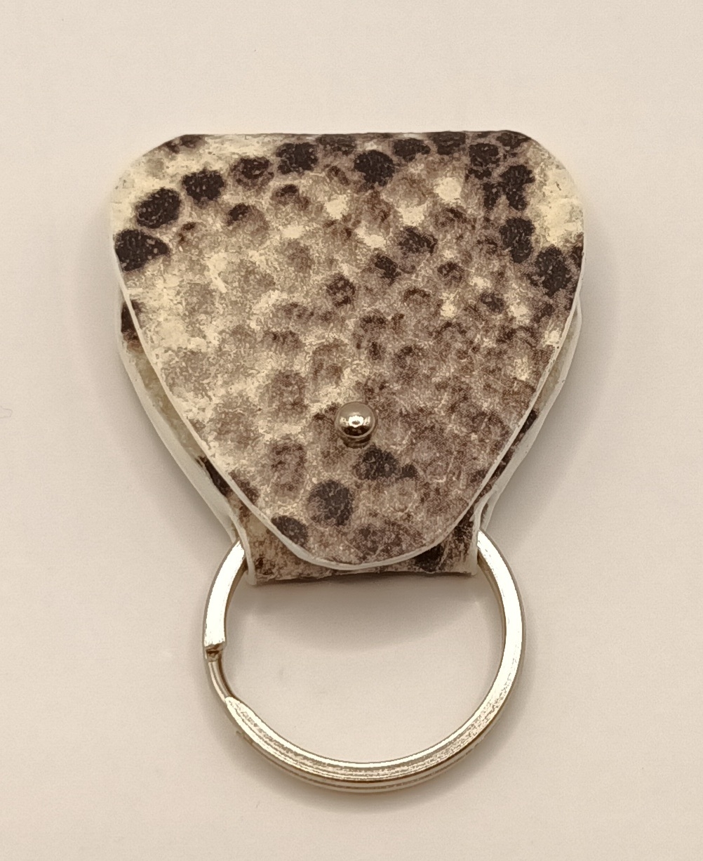 Étuis à médiator noir et blanc motif python