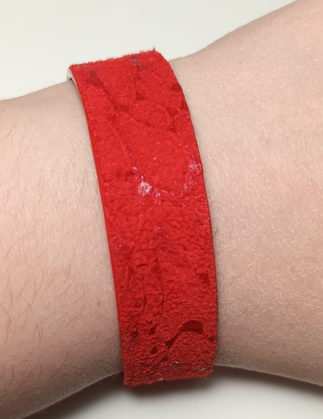Bracelet rouge nervuré