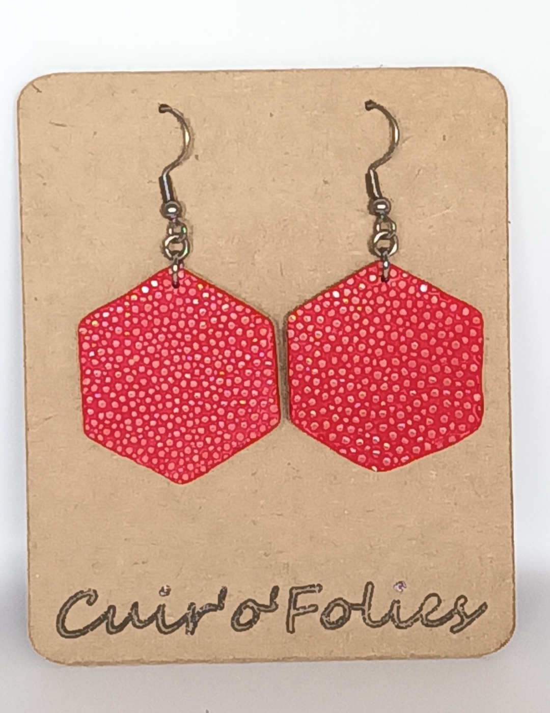 Boucles d’oreilles grand hexagone en galuchat rouge