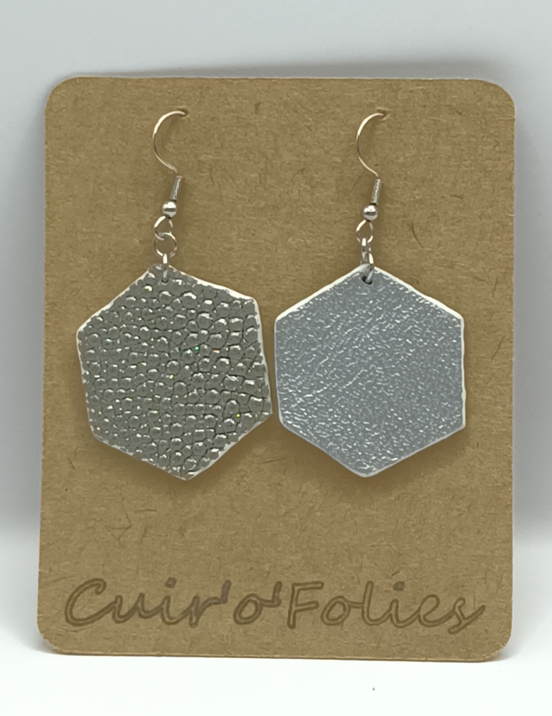 Boucles d’oreilles grand hexagone en galuchat  argent métallisé