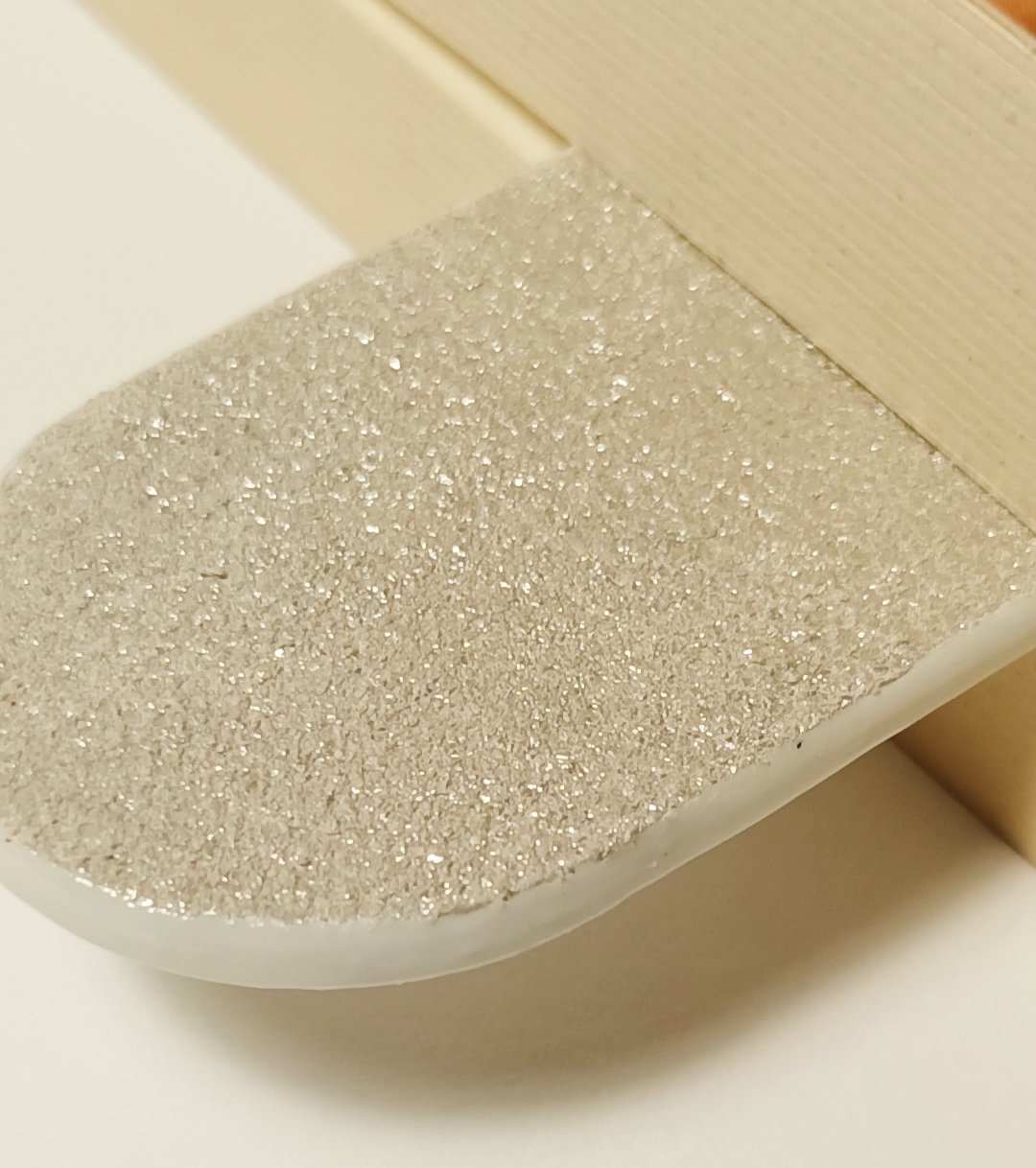 Marque-page blanc et argenté pailleté