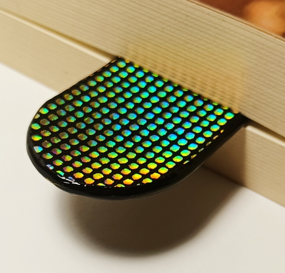 Marque-page noir vernis et néon doré