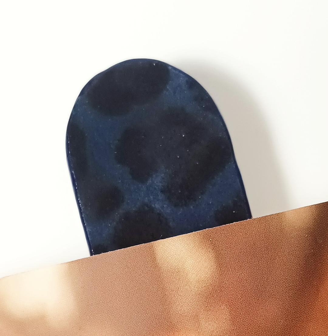 Marque-page léopard bleu velours et bleu marine