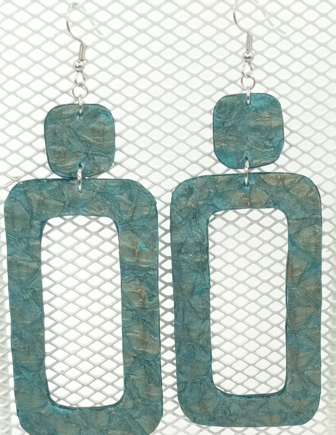 Grandes Boucles d’oreilles rectangulaire verte à reflets or en Perche