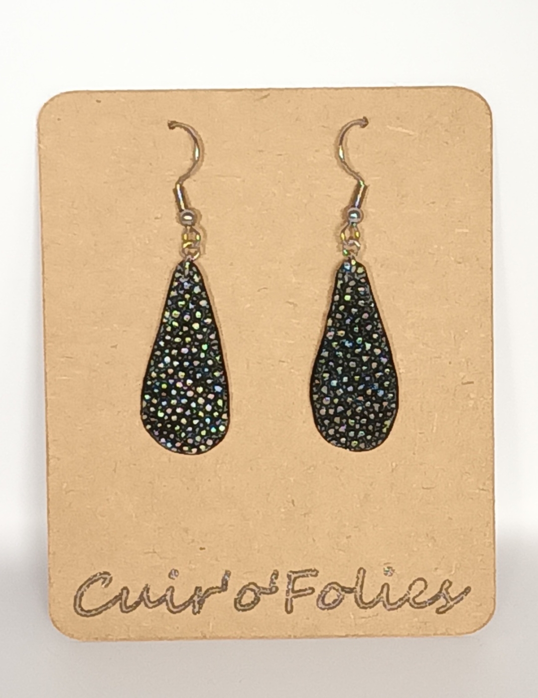 Boucles d’oreilles petite goutte en galuchat caviar
