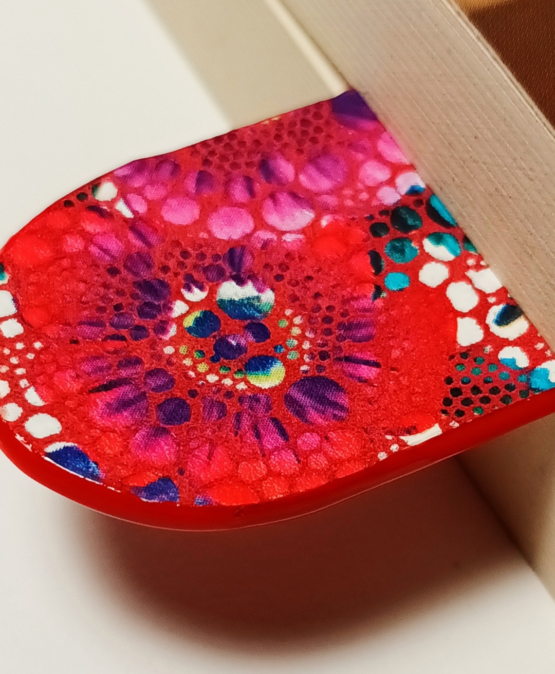 Marque-page rouge fleuri et rouge