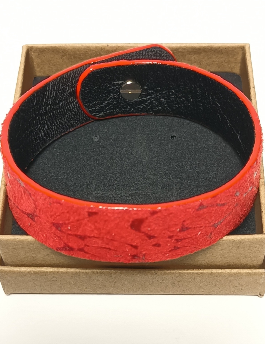 Bracelet rouge nervuré