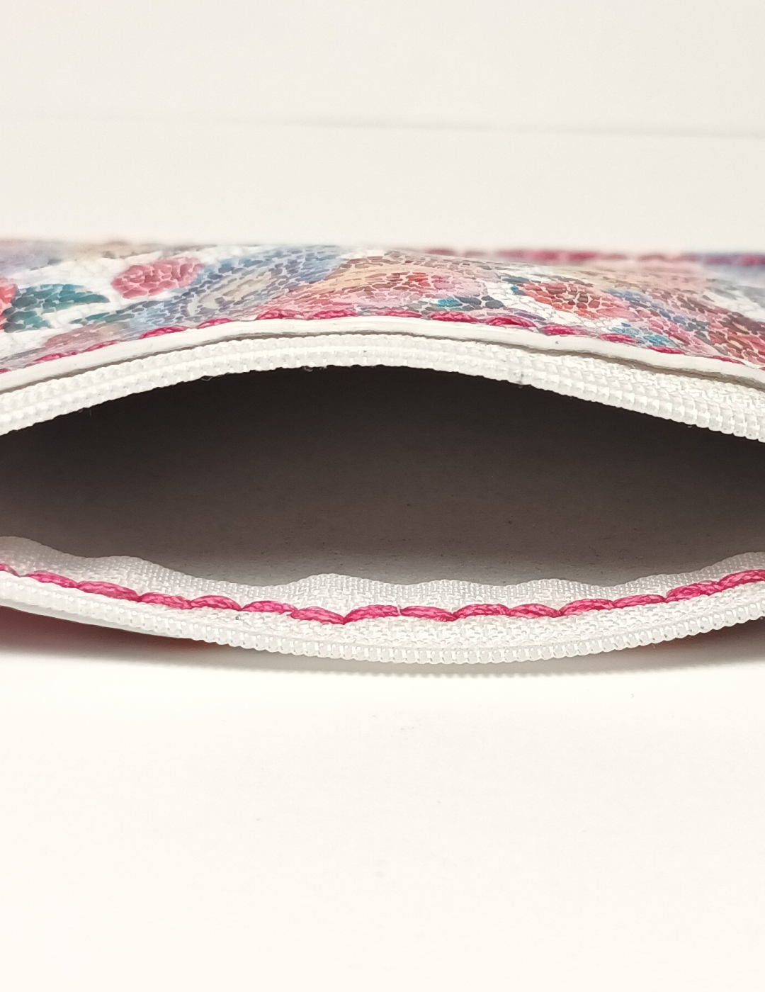 Porte-monnaie fleuri blanc effet céramique et blanc