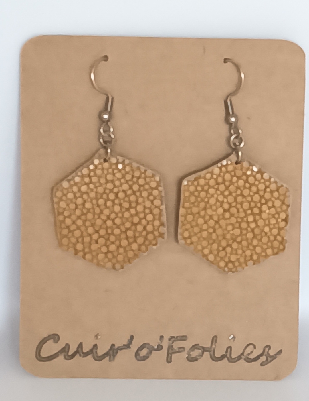 Boucles d’oreilles grand hexagone en galuchat  café au lait