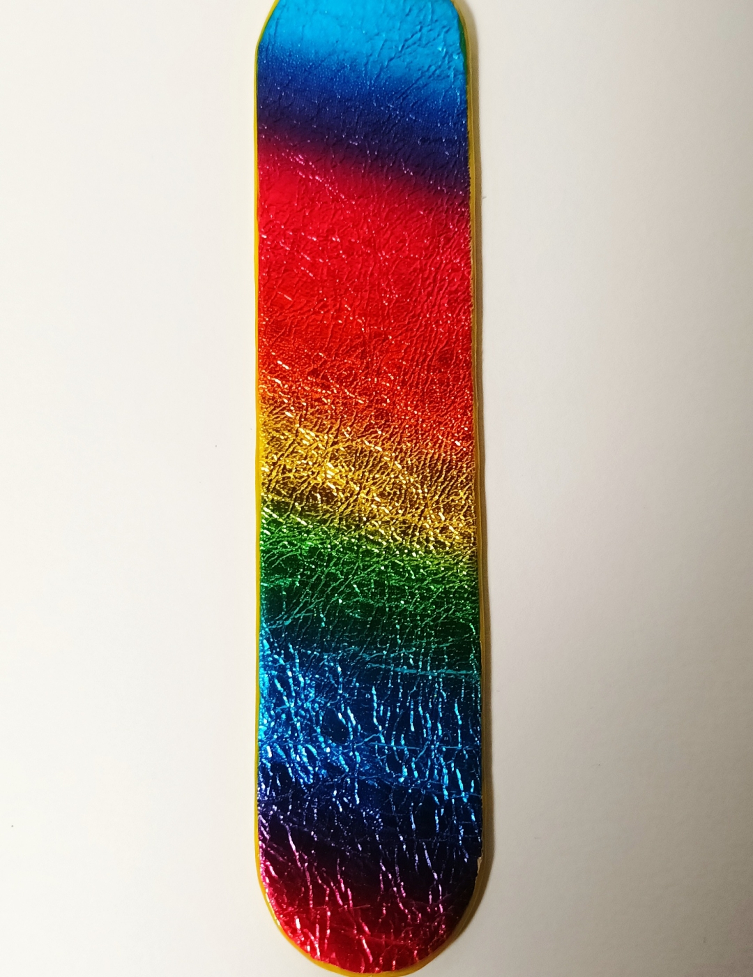 Marque-page jaune et multicolore