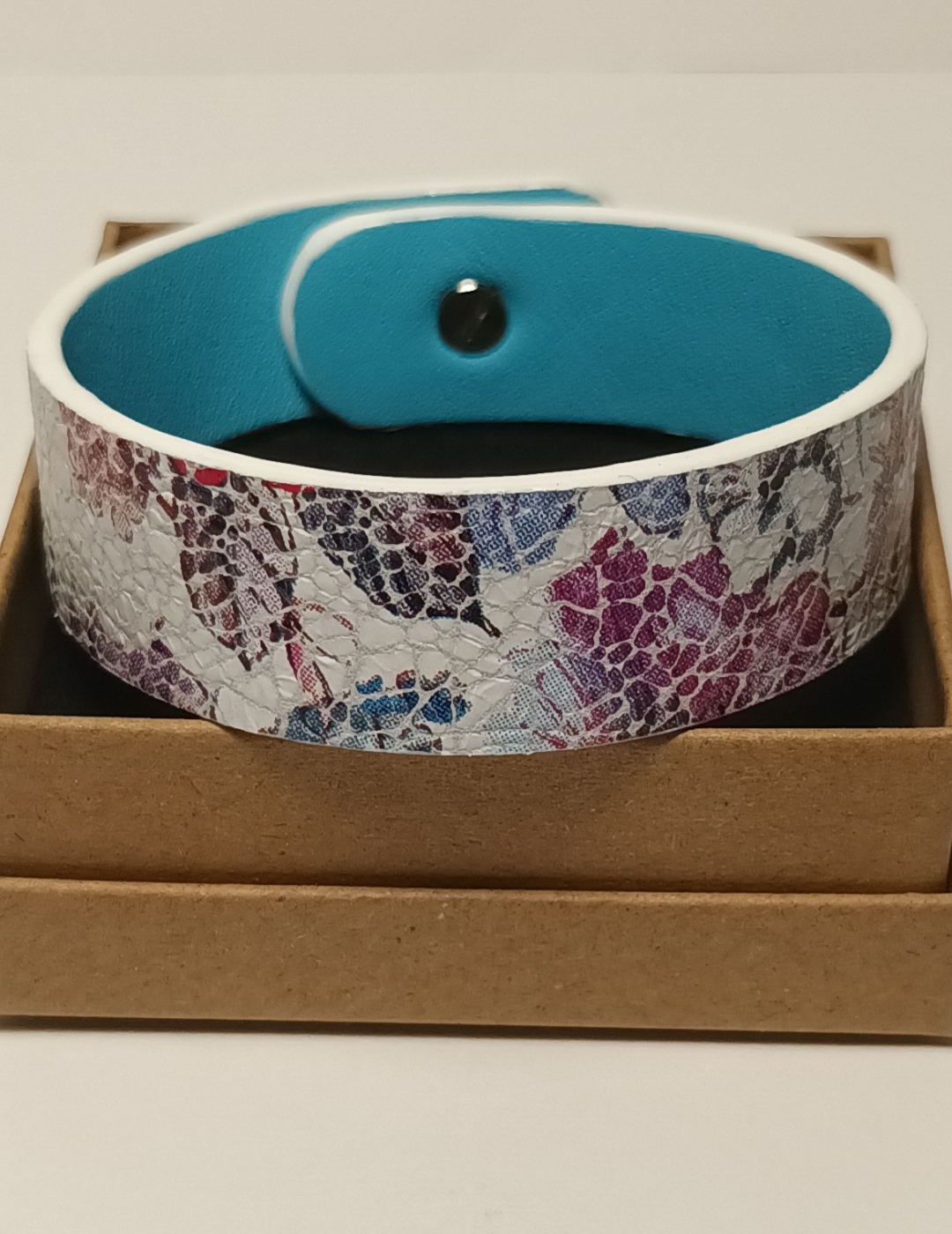 Bracelet fleuri pastel effet céramique