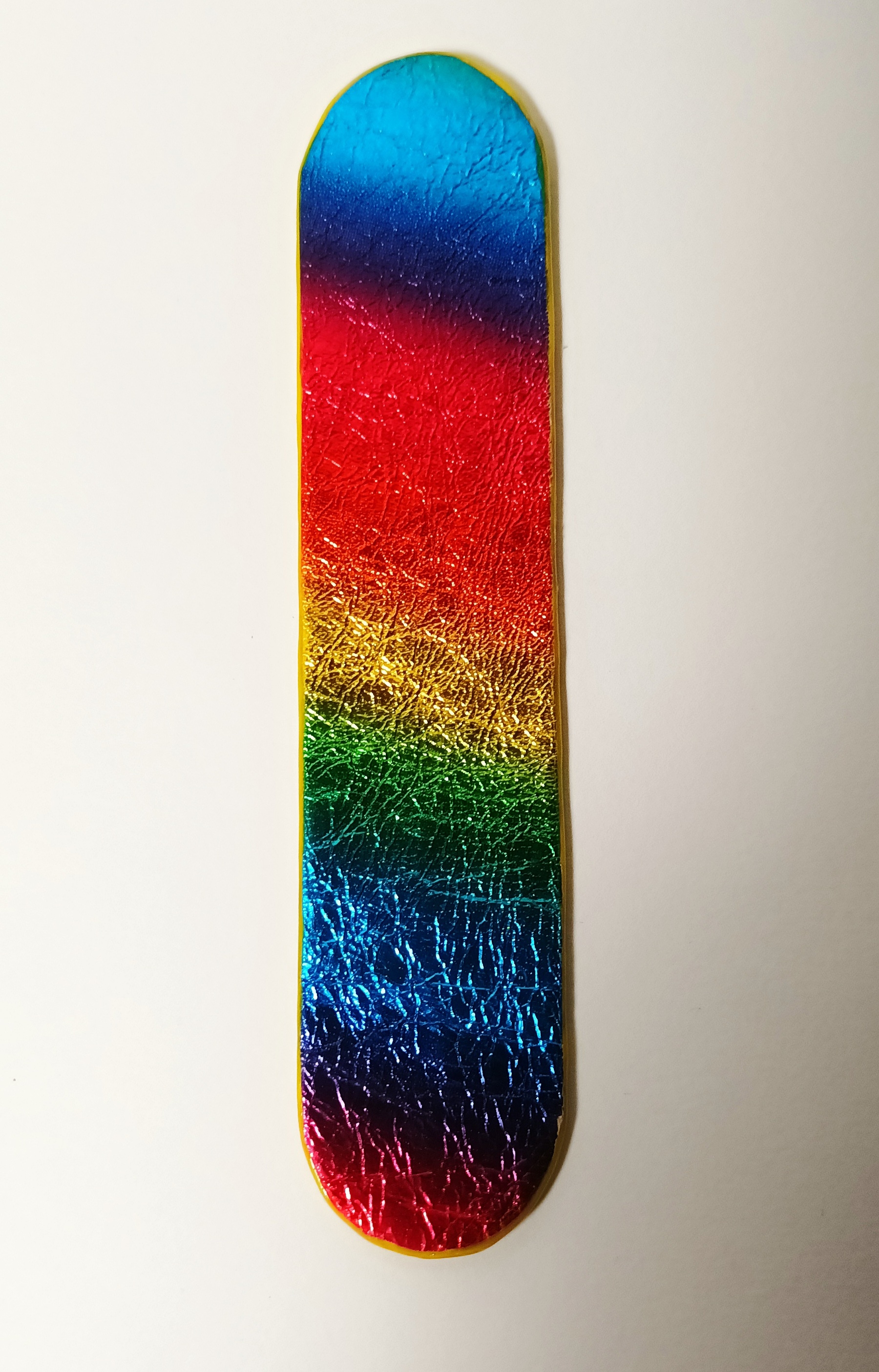 Marque-page jaune et multicolore