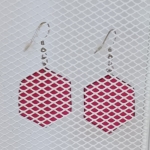 Boucles d’oreilles grand hexagone en galuchat rose métallisé