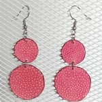 Boucles d’oreilles double rond en galuchat rose