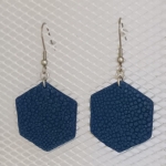 Boucles d’oreilles grand hexagone en galuchat  bleu foncé