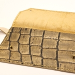 Pochette champagne et doré mat effet crocodile