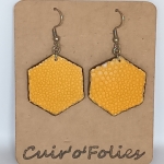 Boucles d’oreilles grand hexagone en galuchat jaune