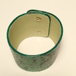 Bracelet Manchette verte menthe effet python