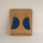 Boucles d’oreilles demi-lune en galuchat bleu foncé