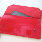 Pochette rouge vernis et rouge