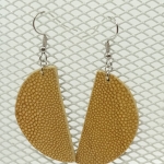 Boucles d’oreilles demi-lune en galuchat café au lait