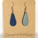 Boucles d’oreilles petite goutte en galuchat bleu foncé