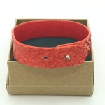 Bracelet rouge mat en saumon