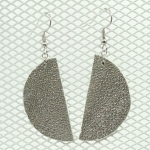 Boucles d’oreilles demi-lune en galuchat argent