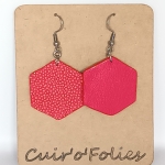 Boucles d’oreilles grand hexagone en galuchat rouge