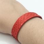 Bracelet rouge mat en saumon