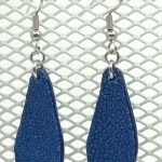 Boucles d’oreilles petite goutte en galuchat bleu foncé