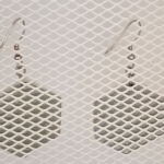 Boucles d’oreilles grand hexagone en galuchat  argent métallisé