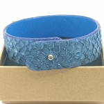 Bracelet bleu foncé en saumon