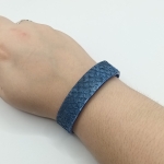 Bracelet bleu foncé en saumon