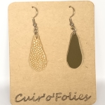 Boucles d’oreilles petite goutte en galuchat café au lait