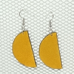 Boucles d’oreilles demi-lune en galuchat jaune