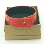 Bracelet rouge mat en saumon et noir