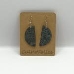 Boucles d’oreilles demi-lune en galuchat caviar