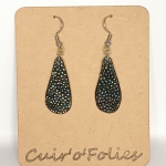 Boucles d’oreilles petite goutte en galuchat caviar