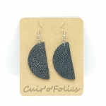 Boucles d’oreilles demi-lune en galuchat noire