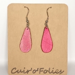 Boucles d’oreilles petite goutte en galuchat rose