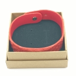 Bracelet rouge mat en saumon