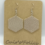 Boucles d’oreilles grand hexagone en galuchat gris beige