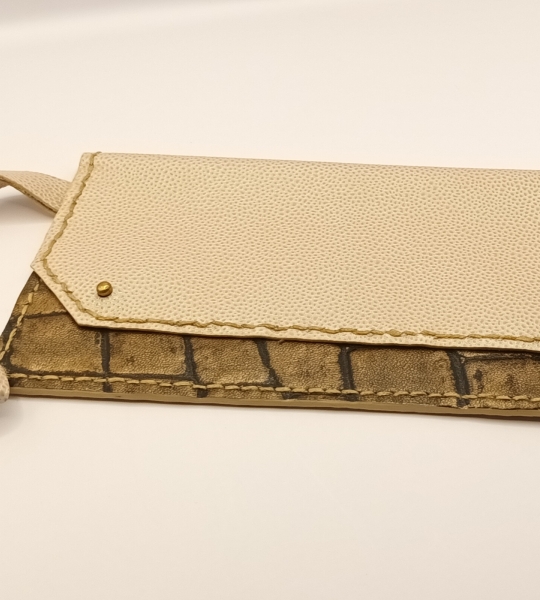 Pochette champagne et doré mat effet crocodile