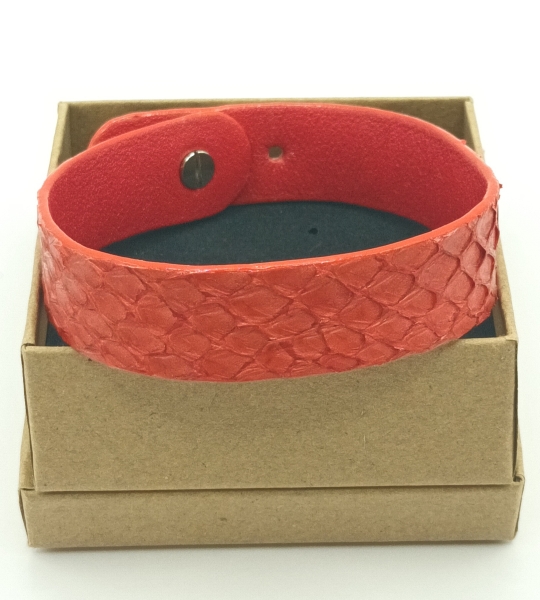 Bracelet rouge mat en saumon